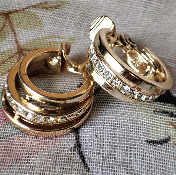 Napier Signed Clip Huggy Earrings Gold Tone Rhinestone Vintage EUC 3 Rows Huggie - Picture 8 of 14